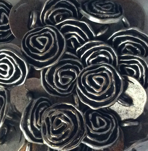 Knopf 15 mm altsilber/schwarz Spirale