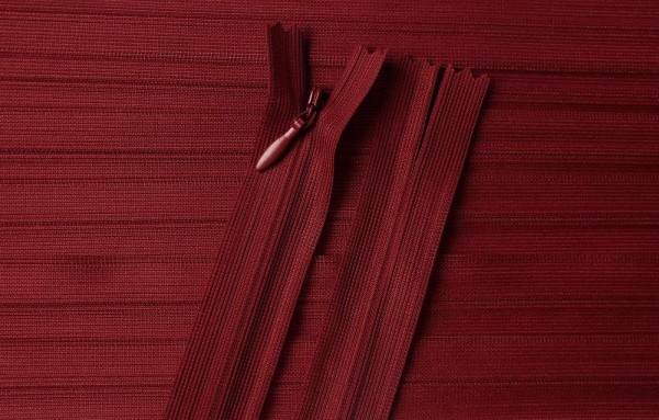 RV rot dunkel, 022 cm Kunststoff nahtverdeckt R