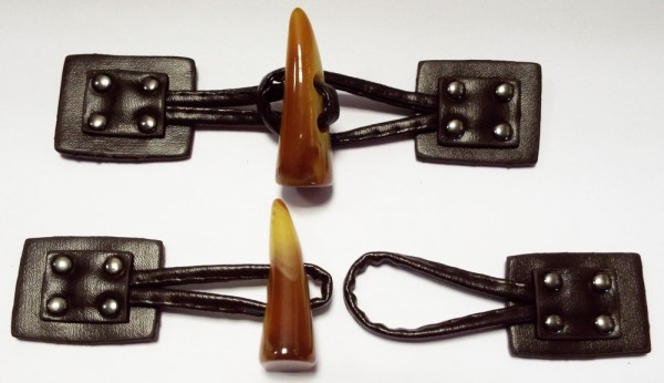 Knebelverschluß dunkel braun