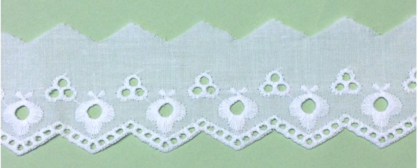 Baumwollspitze 45 mm rein weiß mit Lochstickerei und Bogenkante