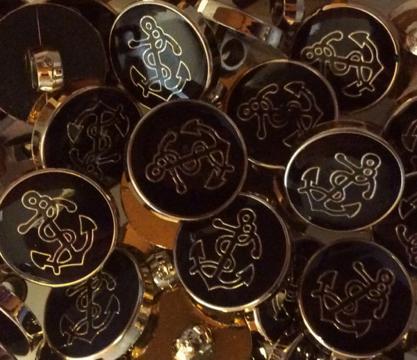 Knopf 16 mm goldener Anker auf schwarz glänzendem Grund