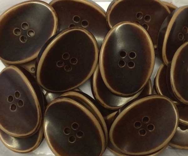 Knopf 30 mm x 22 mm oval braun/beige