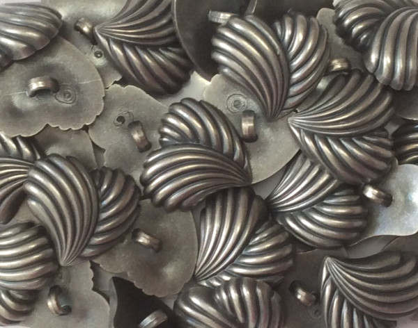 Knopf 25 mm altsilber Herz