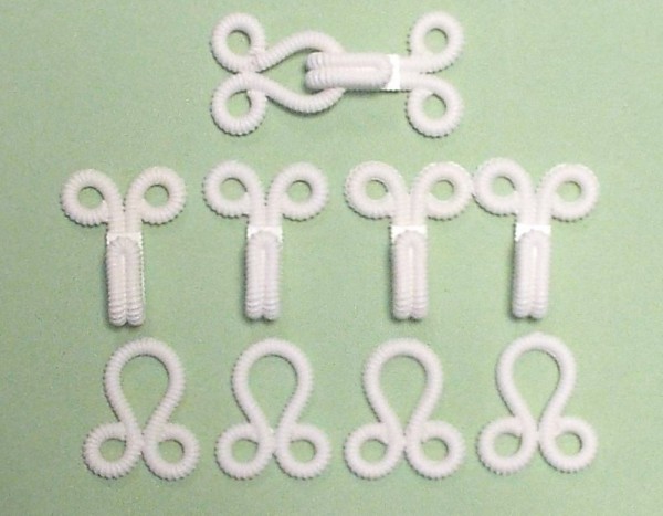 5 Haken und Augen weiß 25 mm lang