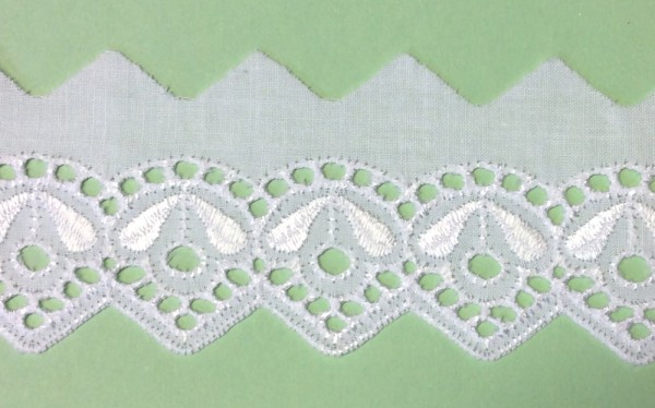 Baumwollspitze fein gestickt weiß 50 mm