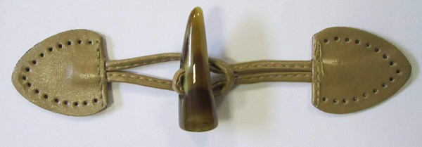 Knebelverschluß beige