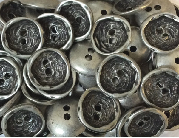 Knopf 23 mm altsilber