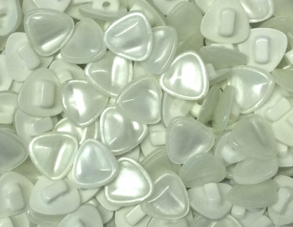 100 Knöpfe 10 mm weiß Perlmutt Optik Dreieck