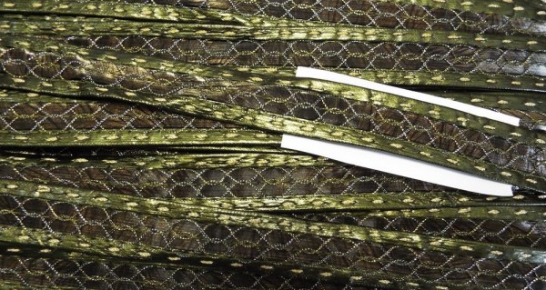 Band Leder-Optik oliv glänzend mit Lurexfaden durchzogen 20 mm