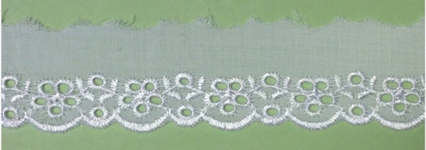 Baumwollspitze 30 mm rein weiß mit Lochstickerei und Bogenkante
